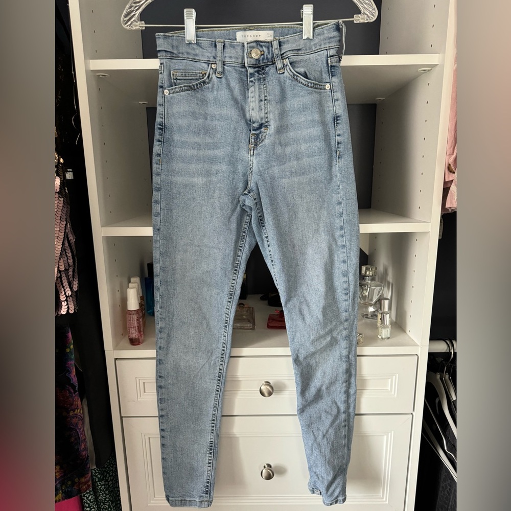 Light wash skinny jeans